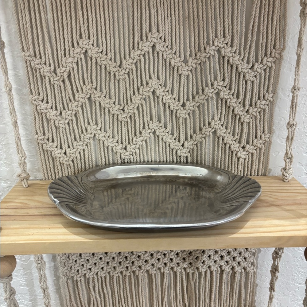 Wilton Armetale Scallop Handle Oval Tray - Picture 2 of 4